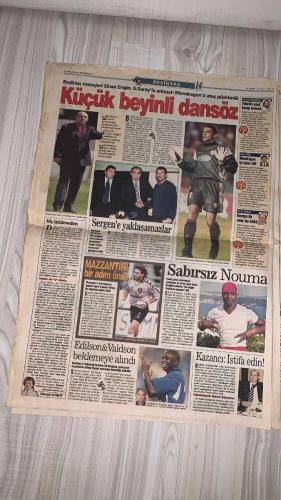 FOTOMAÇ SPOR GAZETESİ - TURKISH NEWSPAPER - DOĞUM GÜNÜ HEDİYESİ  - EKSİKSİZ TAM TAKIM GAZETE -26 MAYIS 2002 PAZAR  AZİZ YILDIRIM - ALİ YILDIRIM - ORTEGA - ALMEYDA - WASHINGTON - SERGEN YALÇIN - AHMET DURSUN - YILDIRIM DEMİRÖREN - HÜSNÜ GÜRELİ - İBRAHİM ALTINSAY - ALİ DÜRÜST - OZHAN CANAYDIN - MONDRAGON - ADRIANA (NİŞANLISI) - PASCAL NOUMA - EDILSON - DOBROWSKI - TOLGA DOĞANTEZ - SERDAR TOPRAKTEPE - ZAFER - KAAN DOBRA - SAMET AYBABA - ŞENOL GÜNEŞ - HASAN ŞAŞ - HAKAN ŞÜKÜR - EMRE BELÖZOĞLU - OKAN BURUK - HIDAYET TÜRKOĞLU - MASSIMO MORATTI - MEHMET KAZANCI  AZİZ YILDIRIM: “ŞİRKETLEŞMEYE ONAY VERİRSENİZ 11 ORTEGA ALIRIZ” - GALATASARAY VE BEŞİKTAŞ’IN MONDRAGON KAVGASI: İKİSİ DE KAYBETTİ - GALATASARAY 3.25 MİLYON DOLARA MONDRAGON’U ALDI, BEŞİKTAŞ PRESTİJ KAYBETTİ - MENAJER SİNAN ENGİN: “DANSÖZ MONDRAGON” - GALATASARAY’IN YENİ HEDEFLERİ: DJALMINHA, JANCKER, KUTUZOV, NUNO GOMES, NANNI - INTER BAŞKANI MORATTI: “OKAN’IN BİZDE KALMASINI UMUYORUM” - FENERBAHÇE’DE ORTEGA FORMASI 2 TRİLYONLUK GELİR