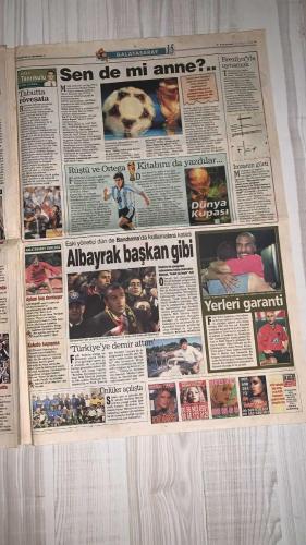 FOTOMAÇ SPOR GAZETESİ - TURKISH NEWSPAPER - DOĞUM GÜNÜ HEDİYESİ  - EKSİKSİZ TAM TAKIM GAZETE -27 MAYIS 2002 PAZARTESİ  AZİZ YILDIRIM - NİHAT ÖZDEMİR - ALİ YILDIRIM - ORTEGA - ALMEYDA - WASHINGTON - BATISTUTA - SERGEN YALÇIN - AHMET DURSUN - YILDIRIM DEMİRÖREN - HÜSNÜ GÜRELİ - İBRAHİM ALTINSAY - ALİ DÜRÜST - OZHAN CANAYDIN - MONDRAGON - TOLGA DOĞANTEZ - SERDAR TOPRAKTEPE - ZAFER - KAAN DOBRA - SAMET AYBABA - ŞENOL GÜNEŞ - HASAN ŞAŞ - HAKAN ŞÜKÜR - EMRE BELÖZOĞLU - OKAN BURUK - BERKANT - HIDAYET TÜRKOĞLU - MASSIMO MORATTI - DİMİTRİ KHLESTOV  ADIM ADIM BATIGOL: FENERBAHÇE’NİN 3 AŞAMALI TRANSFER PLANI - ORTEGA VE ALMEYDA İMZAYA HAZIR, BATISTUTA İÇİN GELİR STRATEJİSİ - NİHAT ÖZDEMİR: “10 NUMARA ORTEGA’NIN” - GALATASARAY VE BEŞİKTAŞ MONDRAGON KAVGASINDA İKİSİ DE KAYBETTİ: CİMBOM PARA, KARTAL PRESTİJ - ALİ DÜRÜST TELEFONLA İŞİ BİTİRDİ - SİNAN ENGİN: “DANSÖZ MONDRAGON” - GALATASARAY’IN HEDEFİNDE DJALMINHA, JANCKER, KUTUZOV, NUNO GOMES VE NANNI - CANAYDIN: “JANCKER İÇİN SON ATAK” - INTER BAŞKAN
