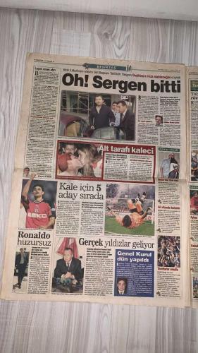 FOTOMAÇ SPOR GAZETESİ - TURKISH NEWSPAPER - DOĞUM GÜNÜ HEDİYESİ  - EKSİKSİZ TAM TAKIM GAZETE -27 MAYIS 2002 PAZARTESİ  AZİZ YILDIRIM - NİHAT ÖZDEMİR - ALİ YILDIRIM - ORTEGA - ALMEYDA - WASHINGTON - BATISTUTA - SERGEN YALÇIN - AHMET DURSUN - YILDIRIM DEMİRÖREN - HÜSNÜ GÜRELİ - İBRAHİM ALTINSAY - ALİ DÜRÜST - OZHAN CANAYDIN - MONDRAGON - TOLGA DOĞANTEZ - SERDAR TOPRAKTEPE - ZAFER - KAAN DOBRA - SAMET AYBABA - ŞENOL GÜNEŞ - HASAN ŞAŞ - HAKAN ŞÜKÜR - EMRE BELÖZOĞLU - OKAN BURUK - BERKANT - HIDAYET TÜRKOĞLU - MASSIMO MORATTI - DİMİTRİ KHLESTOV  ADIM ADIM BATIGOL: FENERBAHÇE’NİN 3 AŞAMALI TRANSFER PLANI - ORTEGA VE ALMEYDA İMZAYA HAZIR, BATISTUTA İÇİN GELİR STRATEJİSİ - NİHAT ÖZDEMİR: “10 NUMARA ORTEGA’NIN” - GALATASARAY VE BEŞİKTAŞ MONDRAGON KAVGASINDA İKİSİ DE KAYBETTİ: CİMBOM PARA, KARTAL PRESTİJ - ALİ DÜRÜST TELEFONLA İŞİ BİTİRDİ - SİNAN ENGİN: “DANSÖZ MONDRAGON” - GALATASARAY’IN HEDEFİNDE DJALMINHA, JANCKER, KUTUZOV, NUNO GOMES VE NANNI - CANAYDIN: “JANCKER İÇİN SON ATAK” - INTER BAŞKAN
