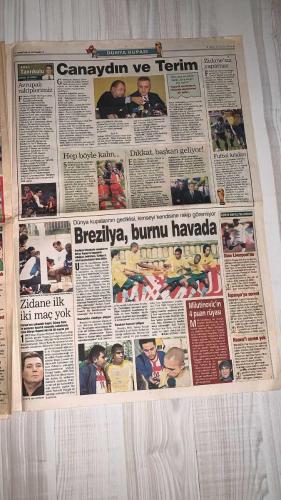 FOTOMAÇ SPOR GAZETESİ - TURKISH NEWSPAPER - DOĞUM GÜNÜ HEDİYESİ  - EKSİKSİZ TAM TAKIM GAZETE -28 MAYIS 2002 SALI  AZİZ YILDIRIM - ALİ YILDIRIM - ORTEGA - ALMEYDA - WASHINGTON - BATISTUTA - SERGEN YALÇIN - AHMET DURSUN - YILDIRIM DEMİRÖREN - HÜSNÜ GÜRELİ - İBRAHİM ALTINSAY - ALİ DÜRÜST - OZHAN CANAYDIN - MONDRAGON - EMRE BELÖZOĞLU - OKAN BURUK - HAKAN ŞÜKÜR - HIDAYET TÜRKOĞLU - YILDIRAY BAŞTÜRK - LUCIO - ŞENOL GÜNEŞ - ERHAN ALBAYRAK - RAPAIÇ - MEHMET KAZANCI - SERGEN YALÇIN (30 NUMARA)  CİMBOM EMRE VE OKAN’I SİLDİ: CANAYDIN VE DÜRÜST’TEN TARİHİ YASAK - TERİM HAYAL KIRIKLIĞI YAŞADI - HAKAN ŞÜKÜR İÇİN KAPILAR AÇIK - ORTEGA’YA ARJANTİN’DE 10 NUMARA: “MARADONA’NIN VELİAHTI” - FENERBAHÇE’DE BATIGOL PLANI DEVAM EDİYOR - LORANT’A “HEMEN GEL” ÇAĞRISI - ERHAN ALBAYRAK TRANSFERİNDE BIELEFELD SORUNU - RAPAIÇ İÇİN 4 MİLYON DOLAR BEDEL BELİRLENDİ - BAYAN ALMEYDA İSTANBUL’A GELİYOR, YÖNETİM ÖZEL İLGİ GÖSTERECEK - YILDIRAY BAŞTÜRK LUCIO’YA MEYDAN OKUDU: “BERABERLİK SENİN OLSUN, BİZ YENECEĞİZ” - HIDAYE