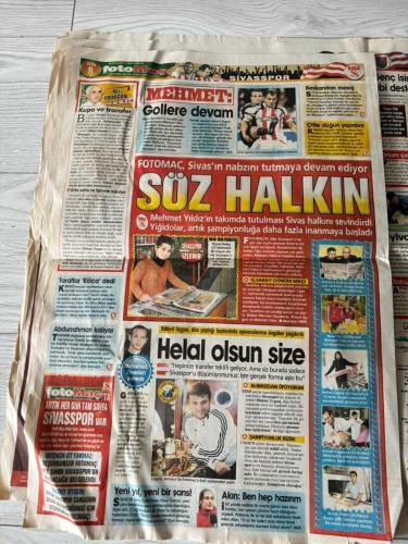 FOTOMAÇ SPOR GAZETESİ - TURKISH NEWSPAPER - DOĞUM GÜNÜ HEDİYESİ  - EKSİKSİZ TAM TAKIM GAZETE - 1 OCAK 2009 SAYI:11 - ILYAS TANER RECEP AYDOĞANLI NECIP ÇANKÇI FUAT KÖKTAŞ KEMAL BÜYÜKAKIN MILAN BAROS AYHAN AKMAN MEHMET YILDIZ MURAT OZYER ERMAN KUNTER KORAY MINCINOGLU ORHUN ENE TOLUNAY KAFKAS HALIL ÜNAL - SUPERBELL LIG BANK ASYA 1. LIG TFF 2. LIG 3. LIG O GOLCÜLER BOLU'YA KESKIN NISANCI BORDEAUX'YU ELERIZ FORVET SART - GALATASARAY FENERBAHÇE BEŞIKTAŞ TRABZONSPOR SAMSUNSPOR KAYSERISPOR ESKISEHIRSPOR KONYA ANKARASPOR SIVASSPOR - GALATASARAY 2-1 FENERBAHÇE