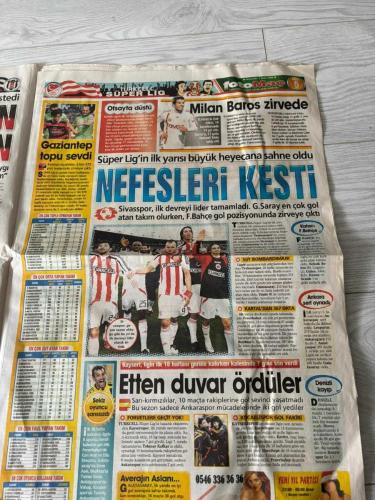 FOTOMAÇ SPOR GAZETESİ - TURKISH NEWSPAPER - DOĞUM GÜNÜ HEDİYESİ  - EKSİKSİZ TAM TAKIM GAZETE - 1 OCAK 2009 SAYI:11 - ILYAS TANER RECEP AYDOĞANLI NECIP ÇANKÇI FUAT KÖKTAŞ KEMAL BÜYÜKAKIN MILAN BAROS AYHAN AKMAN MEHMET YILDIZ MURAT OZYER ERMAN KUNTER KORAY MINCINOGLU ORHUN ENE TOLUNAY KAFKAS HALIL ÜNAL - SUPERBELL LIG BANK ASYA 1. LIG TFF 2. LIG 3. LIG O GOLCÜLER BOLU'YA KESKIN NISANCI BORDEAUX'YU ELERIZ FORVET SART - GALATASARAY FENERBAHÇE BEŞIKTAŞ TRABZONSPOR SAMSUNSPOR KAYSERISPOR ESKISEHIRSPOR KONYA ANKARASPOR SIVASSPOR - GALATASARAY 2-1 FENERBAHÇE