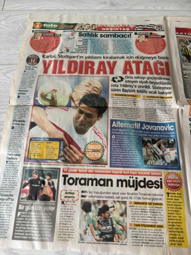 FOTOMAÇ SPOR GAZETESİ - TURKISH NEWSPAPER - DOĞUM GÜNÜ HEDİYESİ  - EKSİKSİZ TAM TAKIM GAZETE - 3 OCAK 2009 SAYI:39 - NOBRE MUSTAFA DENIZLI BOBO YILDIRIM DEMIRÖREN YILDIRAY BAŞTÜRK BORISLAV JOVANOVIC IBRAHIM TORAMAN DELGADO AYDIN FATIH DOGAN - SÖZLEŞMEMİ UZATALIM ARTIK BESIKTAS GÜNLÜĞÜ RESMEN GITTILER SATILIK SAMBACI YILDIRAY ATAGI TORAMAN MÜJDESI 2009'DA YENI SAYFA AÇACAĞIZ - BESIKTAS GAZIANTEP BÜYÜKŞEHIR BELEDIYESI GAZIANTEP SPOR GALATASARAY ESKISEHIRSPOR PENDIKSPOR KÜÇÜKKÖY CADBURY KENT ENGELLI YILDIZLAR - BESIKTAS 2-1 GALATASARAY
