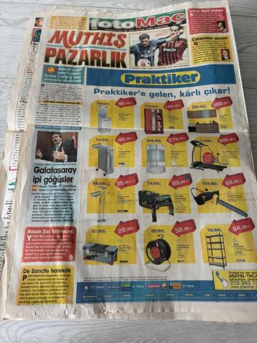 FOTOMAÇ SPOR GAZETESİ - TURKISH NEWSPAPER - DOĞUM GÜNÜ HEDİYESİ  - EKSİKSİZ TAM TAKIM GAZETE - 3 OCAK 2009 SAYI:39 - NOBRE MUSTAFA DENIZLI BOBO YILDIRIM DEMIRÖREN YILDIRAY BAŞTÜRK BORISLAV JOVANOVIC IBRAHIM TORAMAN DELGADO AYDIN FATIH DOGAN - SÖZLEŞMEMİ UZATALIM ARTIK BESIKTAS GÜNLÜĞÜ RESMEN GITTILER SATILIK SAMBACI YILDIRAY ATAGI TORAMAN MÜJDESI 2009'DA YENI SAYFA AÇACAĞIZ - BESIKTAS GAZIANTEP BÜYÜKŞEHIR BELEDIYESI GAZIANTEP SPOR GALATASARAY ESKISEHIRSPOR PENDIKSPOR KÜÇÜKKÖY CADBURY KENT ENGELLI YILDIZLAR - BESIKTAS 2-1 GALATASARAY