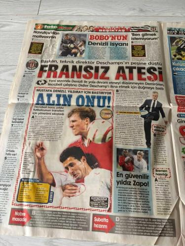 FOTOMAÇ SPOR GAZETESİ - TURKISH NEWSPAPER - DOĞUM GÜNÜ HEDİYESİ  - EKSİKSİZ TAM TAKIM GAZETE - 04 OCAK 2009 YIL:6 SAYI:2099 - ERSUN YANAL TAYFUN CORA ÖMER SEREN UMUT BULUT SERKAN BALCI HASAN YENER IHSAN ALIOĞLU KENAN SÖNMEZ HALIL IBRAHIM AKÇAY SADRI ŞENER TOLGA ZENGIN CANER ERKIN MAHMUT AKSU YUSUF ŞIMŞEK METIN BAK - YAĞMURDA ÇALIŞTILAR TAYFUN'UN FIRÇA GÜNÜ ÖMER SEREN ALKIŞ ALIYOR ZİRVE YAKIŞIR SÖNMEZ BALIKLA GELDİ O GÖZLER FENER'DE TOLGA SAHAYA İNDİ TRABZON CANER İÇİN BASTIRIYOR TARAFTAR 1 NUMARA KİMSE TUTAMAZ YORGUN SAVAŞÇI PÜRÜZLER GİDERİLİYOR KAMP RAPORU GELECEĞİN TRABZON'U - TRABZONSPOR FENERBAHÇE CSKA MOSKOVA BURSASPOR SIVASSPOR - TRABZONSPOR 3-1 ANTALYA