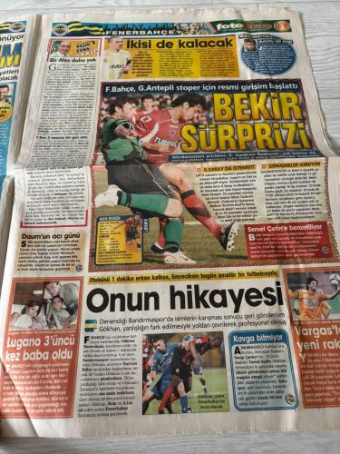 FOTOMAÇ SPOR GAZETESİ - TURKISH NEWSPAPER - DOĞUM GÜNÜ HEDİYESİ  - EKSİKSİZ TAM TAKIM GAZETE - 04 OCAK 2009 YIL:6 SAYI:2099 - ERSUN YANAL TAYFUN CORA ÖMER SEREN UMUT BULUT SERKAN BALCI HASAN YENER IHSAN ALIOĞLU KENAN SÖNMEZ HALIL IBRAHIM AKÇAY SADRI ŞENER TOLGA ZENGIN CANER ERKIN MAHMUT AKSU YUSUF ŞIMŞEK METIN BAK - YAĞMURDA ÇALIŞTILAR TAYFUN'UN FIRÇA GÜNÜ ÖMER SEREN ALKIŞ ALIYOR ZİRVE YAKIŞIR SÖNMEZ BALIKLA GELDİ O GÖZLER FENER'DE TOLGA SAHAYA İNDİ TRABZON CANER İÇİN BASTIRIYOR TARAFTAR 1 NUMARA KİMSE TUTAMAZ YORGUN SAVAŞÇI PÜRÜZLER GİDERİLİYOR KAMP RAPORU GELECEĞİN TRABZON'U - TRABZONSPOR FENERBAHÇE CSKA MOSKOVA BURSASPOR SIVASSPOR - TRABZONSPOR 3-1 ANTALYA