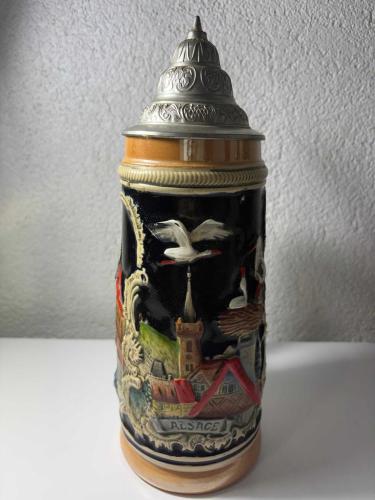Vintage Alsace Beer Stein & Tankard – Zinn Kapaklı Seramik Bira Kupası – 1,1 Lt – Colmar & Riquewihr