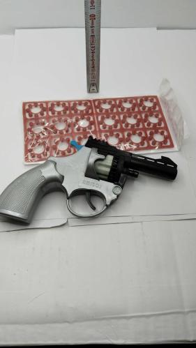OYUNCAK  KULLANILMAMIŞ PLASTİK KAPSÜL TABANCASI VE 144 ADET KAPSÜLÜ İLE BİRLİKTE  337