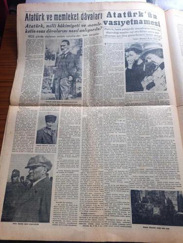 Vatan Gazetesi - Turkish Newspaper - 10 Kasım 1945 - kubbede kalan hoş bir sada yazan Ahmet Emin Yalman Başmakale - en büyük acımız en büyük yas günümüz Atatürk'ü yedi yıl evvel bugün kaybetmiştik - Atatürk'ün karakalem portresi - İsmet İnönü'nün beyannamesi bütün ömrünü hizmetine verdiğin Türk milleti ile beraber senin huzurunda tazimle eğiliyoruz - bugün Ebedi Şef Atatürk'ün ölümünün yedinci yıldönümüdür - Halkevleri halk odaları bunların olmadığı yerlerde Parti merkezlerinde yapılacak ihtifale Atatürk'ün bugün saat 9.05'te öldüğünü bildiren kısa bir hitabe ile başlanacak - okullarda ve üniversitede Atatürk için ihtifaller yapılacaktır - radyo gazetesi Atatürk hakkında konuşacak beyannameyi okuduktan sonra hitabeyi yayacaktır - Atatürk'ün hayatının hikayesini kendi ağzından dinleyiniz - Atatürk'e ait hatıralar yazan Server Ziya Meramlı - Yüce Atatürk yazan Hüsamettin ülsel - büyük Atatürk çok sevdiği bir deniz gezintisinde Fotoğrafı - Atatürk moda deniz kulübünde - 10 Kasım 1938