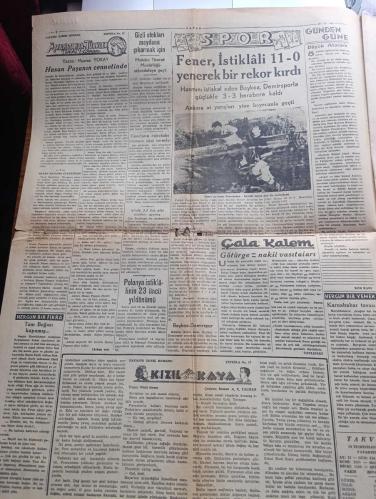 Vatan Gazetesi - Turkish Newspaper - 10 İkinciteşrin (Kasım ) 1941 - Atatürk'ün manevi huzurunda yazan Ahmet Emin Yalman Başmakale - Ata'nın 3 üncü yıldönümü - İsmet İnönü'nün milleti beyannamesi - Atatürk için yazılan şiir yazan Behçet Kemal Çağlar - büyük Atatürk'ün hayatının tarihi - hayatta en büyük mürşit ilimdir Kemal Atatürk - 19 Mayıs 1919 Atatürk o gün askerlik hayatı ile sivil hayatı birleştirdi fotoğraf - Afyon taarruzu 1922 - Atatürk'ün edebiyata karşı ilk hevesi - Atatürk'ün harbiye mektebine giriş ve ilk siyasi faaliyeti - Atatürk'ün yakınlarından hatıralar Sabiha Gökçen ile bir konuşma yazan Ahmet Emin Yalman - Sabiha Gökçen gökleri kollayan bir erkek arkadaşıyla beraber Fotoğrafı - Atatürk'ün manevi mirası - Atatürk gençliği arasında toplayan Neriman Hikmet - Galatasaray dokuzdan 215 Alpaslan Öktener'in Atatürk hakkında düşünceleri - Atatürk öleli üç sene oluyor yazan René Houille - Atatürk ve Spor yazan Cevat Abbas Gürer - Atatürk florya'da denizde - 10 Kasım 1938