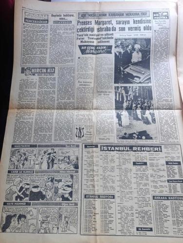 Yeni Sabah Gazetesi - Turkish Newspaper - 19 Mayıs 1960 - 19 Mayıs Spor ve Gençlik Bayramı - 19 mayıs'la ilgili örfi idare tebliğleri - İstanbul ve Ankara tenvir edilecek  Ankara'da 4 sinema ile Kızılay Sıhhiye arasındaki pasaj lokanta ve pastaneler kapalı olacak - İstanbul örfi idare kumandanlığının 30 numaralı tebliği şudur 19 Mayıs 1960 günü için mutad olduğu üzere resmi ve hususi binalarla vasıtaların donatım ve tenviri uygun görülmüştür - Akşam Gazetesi kapatıldı - İstanbul radyosu programı - artist dergisinde Zeki Müren - Doktor Fazıl Küçük Kıbrıs meselesinin çıkmaza girdiğini kabul etmiyor - Yunus Emre'nin hayatı yazan Nezihe Araz - İzmirspor Demirspor'u tek golle mağlup etti - Fenerbahçeli muhalifler toplantıdan vazgeçtiler - Fenerbahçe Galatasaray ve Beşiktaş Ankara'da bir turnuvada karşılaşacaklar - Real Madrid yine Avrupa şampiyonu - Vefa Kulübü reisi Selahattin Karayavuz İsmet meselesinin içyüzünü açıkladı - Fenerbahçe transfer peşinde - Sami Özok Altınordu'da-19 Mayıs 1919