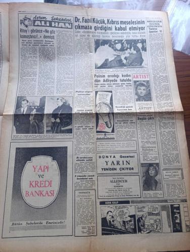 Yeni Sabah Gazetesi - Turkish Newspaper - 19 Mayıs 1960 - 19 Mayıs Spor ve Gençlik Bayramı - 19 mayıs'la ilgili örfi idare tebliğleri - İstanbul ve Ankara tenvir edilecek  Ankara'da 4 sinema ile Kızılay Sıhhiye arasındaki pasaj lokanta ve pastaneler kapalı olacak - İstanbul örfi idare kumandanlığının 30 numaralı tebliği şudur 19 Mayıs 1960 günü için mutad olduğu üzere resmi ve hususi binalarla vasıtaların donatım ve tenviri uygun görülmüştür - Akşam Gazetesi kapatıldı - İstanbul radyosu programı - artist dergisinde Zeki Müren - Doktor Fazıl Küçük Kıbrıs meselesinin çıkmaza girdiğini kabul etmiyor - Yunus Emre'nin hayatı yazan Nezihe Araz - İzmirspor Demirspor'u tek golle mağlup etti - Fenerbahçeli muhalifler toplantıdan vazgeçtiler - Fenerbahçe Galatasaray ve Beşiktaş Ankara'da bir turnuvada karşılaşacaklar - Real Madrid yine Avrupa şampiyonu - Vefa Kulübü reisi Selahattin Karayavuz İsmet meselesinin içyüzünü açıkladı - Fenerbahçe transfer peşinde - Sami Özok Altınordu'da-19 Mayıs 1919