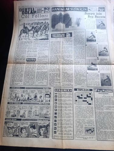 Yeni Sabah Gazetesi - Turkish Newspaper - 19 Mayıs 1960 - 19 Mayıs Spor ve Gençlik Bayramı - 19 mayıs'la ilgili örfi idare tebliğleri - İstanbul ve Ankara tenvir edilecek  Ankara'da 4 sinema ile Kızılay Sıhhiye arasındaki pasaj lokanta ve pastaneler kapalı olacak - İstanbul örfi idare kumandanlığının 30 numaralı tebliği şudur 19 Mayıs 1960 günü için mutad olduğu üzere resmi ve hususi binalarla vasıtaların donatım ve tenviri uygun görülmüştür - Akşam Gazetesi kapatıldı - İstanbul radyosu programı - artist dergisinde Zeki Müren - Doktor Fazıl Küçük Kıbrıs meselesinin çıkmaza girdiğini kabul etmiyor - Yunus Emre'nin hayatı yazan Nezihe Araz - İzmirspor Demirspor'u tek golle mağlup etti - Fenerbahçeli muhalifler toplantıdan vazgeçtiler - Fenerbahçe Galatasaray ve Beşiktaş Ankara'da bir turnuvada karşılaşacaklar - Real Madrid yine Avrupa şampiyonu - Vefa Kulübü reisi Selahattin Karayavuz İsmet meselesinin içyüzünü açıkladı - Fenerbahçe transfer peşinde - Sami Özok Altınordu'da-19 Mayıs 1919