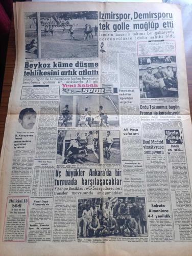 Yeni Sabah Gazetesi - Turkish Newspaper - 19 Mayıs 1960 - 19 Mayıs Spor ve Gençlik Bayramı - 19 mayıs'la ilgili örfi idare tebliğleri - İstanbul ve Ankara tenvir edilecek  Ankara'da 4 sinema ile Kızılay Sıhhiye arasındaki pasaj lokanta ve pastaneler kapalı olacak - İstanbul örfi idare kumandanlığının 30 numaralı tebliği şudur 19 Mayıs 1960 günü için mutad olduğu üzere resmi ve hususi binalarla vasıtaların donatım ve tenviri uygun görülmüştür - Akşam Gazetesi kapatıldı - İstanbul radyosu programı - artist dergisinde Zeki Müren - Doktor Fazıl Küçük Kıbrıs meselesinin çıkmaza girdiğini kabul etmiyor - Yunus Emre'nin hayatı yazan Nezihe Araz - İzmirspor Demirspor'u tek golle mağlup etti - Fenerbahçeli muhalifler toplantıdan vazgeçtiler - Fenerbahçe Galatasaray ve Beşiktaş Ankara'da bir turnuvada karşılaşacaklar - Real Madrid yine Avrupa şampiyonu - Vefa Kulübü reisi Selahattin Karayavuz İsmet meselesinin içyüzünü açıkladı - Fenerbahçe transfer peşinde - Sami Özok Altınordu'da-19 Mayıs 1919