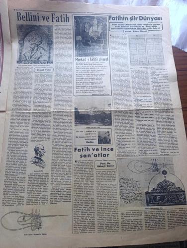 Yeni Sabah Fetih 500. Yıl Gazetesi - Turkish Newspaper - 29 Mayıs 1953 - renkli Fatih Sultan Mehmet portresi kapak fotoğrafı - İstanbul nasıl fethedildi yazan Kadircan Kaflı - Fatih Sultan Mehmet'in güzel bir portresi - Fatih Sultan Mehmet'in kılıncı Fotoğrafı - İstanbul'un fethi hakkında hadisi şerif Fotoğrafı - Fatih Sultan Mehmet'in karanfil koklayan bir minyatür resmi - bir tepeden şiiri yazan Yahya Kemal Beyatlı - 500 üncü yılda yazan Fahrettin Kerim Gökay - Son Bizans imparator sarayının şimdiki hali fotoğraf - Fatih'in babası 2. Sultan Murat yazan Profesör Süheyl Ünver - Fatih devrinin en büyük alimi Akşemsettin - Fatih'in kurduğu Enderunu hümayun mektebi yazan İsmail Hakkı Baykal - Fatih ve adalet yazan Süheyl Ünver - Fatih devrinde Türk mimarisi yazan yüksek mühendis Ekrem Hakkı Ayverdi - Bellini ve Fatih yazan Cemal Tollu - Fatih'in şiir dünyası yazan Nazım Kemal - Fatih ve ince sanatlar yazan Süheyl Ünver - İstanbul fethinde yeniçeri ortalarına gazel - 29 Mayıs 1453