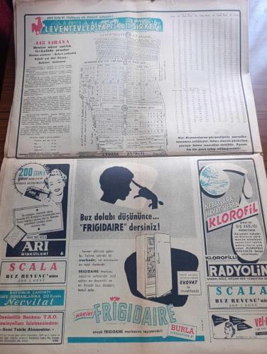 Yeni Sabah Gazetesi - Turkish Newspaper - 23 Nisan 1954 - hakimiyet-i milliye ve çocuk Bayramı - 23 Nisan dolayısıyla bugün memleketin her tarafında törenler ve şenlikler yapılacak - 23 Nisan Bayram tatili resmen Dün öğleden sonra başlamış okullar ve resmi daireler tatil olunmuştur - 23 Nisan dolayısıyla Çatalca ilçesi yavru kurtlarının 2 yıllık çalışmalarına halka göstermek için ilçe merkezinde 24 Nisan günü büyük bir tören yapılacaktır - Milli hakimiyet ve çocuk bayramı münasebeti ile çocuk esirgeme kurumu başkanı adliye vekili Osman Şevki Çiçekdağ Türk çocuklara hitaben bir mesaj neşretmiştir - Refik Koraltan'ın damadı Haluk Timurtaş Demokrat Parti sayesinde dinimize kavuştuk dedi - İsmet İnönü Kayseri'de kendisini tehdit edenlere şu cevabı verdi İsmet İnönü'nün ölüsü dirisinden kuvvetlidir - Allahu ekber Tanrı uludur partileri - başvekil Adnan Menderes seçim için tanrıya niyaz etti - Osman Bölükbaşı Demokrat Parti çeşme ve köprü yapmak için kurulmadı dedi -Zeki Müren- 23 Nisan 1920