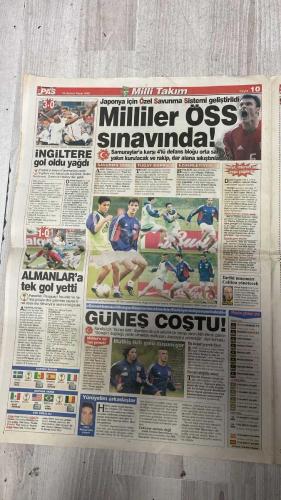 PAS SPOR GAZETESİ - 16 HAZİRAN 2002 - SUPER ORTEGA HAFTASI - HEYECAN BAŞLADI - ASLAN İŞTAHLANDI - NOUMA'NIN SON ŞANSI - YARIN SON GÜN - GO HASAN GO TURKEY - ŞAMPİYONU AĞLATTILAR - AVRUPA'DA DA BİZİ TUTAMAZLAR - RİZE'DE CENGİZ DEVRİ - DAYAĞI HAKEDERİZ - YAVRU KARTALLAR UÇMAYA HAZIR - HEMSAMBACI - OKAN ARTIK GİZLEMİYOR - TAMER'İ ANLAYAMADIK - İNGİLTERE GOL OLDU YAĞDI - MİLLİLER ÖSS SINAVINDA - GÜNEŞ COŞTU - TARİHİ MAÇIMIZI COLLINA YÖNETECEK - DÜNYANIN EN İYİ 16 TAKIMI - OKOCHA VE GEREMI'YE RED - HEDEF 25 MİLYON DOLAR - ORTEGA ÇIKMAZI - OLISADEBE ATAĞI - GÖZTEPE'YE GENÇLİK AŞISI - ELAZIĞ'DA KADER GÜNÜ - ORTEGA - ŞENOL GÜNEŞ - NUNO GOMES - RUI COSTA - JANCKER - NOUMA - MELEK DÜREN - FATIH TERIM - HASAN ŞAŞ - MUSTAFA UYAR - KEREM TUNCER - MAHMUT MALAY - EKREM CENGİZ - TUNCAY MATARACI - TATKAN MATARACI - NECATİ TUZCU - BAHATTİN - LOKMAN BULUT - HASAN YALÇINKAYA - KEMAL KARAHAN - MÜJDAT YETKİNER - İBRAHİM - ÖYKÜ TOPAL - DAUM - SERPİL HAMDİ TÜZÜN - ÖMER GÜLEN - SEYİT ATEŞ - OKAN AK