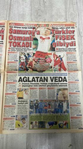 PAS SPOR GAZETESİ - 19 HAZİRAN 2002 - CIMBOM ARAYIŞTA! - G.ANTEP SÜRPRİZ TRANSFER PEŞİNDE - GÖZTEPE TEKNİK DİREKTÖR ARIYOR - KOCAELİ, KARAMAN İLE NİKAH TAZELEDİ - HIRVAT BULOT BURSA'YA İMZA ATTI - BULAK: ELAZIĞ'A BAŞARI İÇİN GELDİM - İŞTE ŞİMDİ ASLAN GİBİYİM - MPENZA PARMAK ISIRTTI - BAŞKAN SABIR İSTEDİ - KAMP PLANLARI ALT-ÜST! - LİGE HAZIRIZ - KÖRFEZ STOPER ARIYOR - SAFFET VE YUNUS D.BAKIR'DA - ASLAN SEVGİSİ BÜYÜYOR - DÜNYANIN 8. HARİKASI - ZAFER'E REKOR PRİM - BU YOL FİNALE ÇIKAR - ÇEYREK KESMEZ VER BİR YARIM - KOLLA KENDİNİ SENEGAL - SIRADAKİ GELSİN - KORE ALTIN GOLLE İŞİ BİTİRDİ - HEPSİNE CÜBBE GİYDİRİN! - BRAVO ŞENES ERZİK - AVANTAJ BİZE GEÇTİ - BECKHAM'A YAKIŞIR - SOPASINI KAPAN GELMİŞ! - YENİ ZAFERLER İÇİN - SAMURAY'A OSMANLI TOKADI - ŞENOL GÜNEŞ - JANCKER - DJALMINHA - NANNI - GABRIEL - OKAN - KAYHAN - GÜV - BAKP - OUTERN - ÖMER KANER - RAHA KAPSAL - SİNAN GENÇ - HİKMET KARAMAN - SEFA SİRMEN - KANDAL - JOSIP BULOT - GRAY BULAK - EVAL TOK - HALUK OKUR - MURAT ERDOĞAN