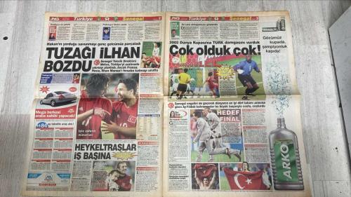 PAS SPOR GAZETESİ - 23 HAZİRAN 2002 - VALLAHİ SÖNMEZ - BU ŞAFAKLARDA YÜZEN ALSANCAK - SPOR HERGÜN BU GAZETEDE - İŞİNİZİ DEĞİL MAKİNALARINIZI DEĞİŞTİRİN - MİLLİ TAKIM'IN DEV POSTERİ SAYFA 9'DA - BUGÜN ÇOK BÜYÜK BİR GÜN - HAKAN ŞÜKÜR - İLHAN MANSIZ - KİM JOUNG - İLHAN - METSU - FATİH TERİM - GALLİANİ - ANGELOTTI - RUI COSTA - NUNO GOMES - REŞİT - KALPAR - KENNEDY - ÇAĞDAŞ ERGİN - KARAMAN - CAPONE - VEDAT - AYHAN - KEREM - SUAT - SERKAN - BÜLENT AKIN - DURO - MONDRAGON - BATİSTA - SARR - GABRİEL - AHMET CEYHAN - DA SİLVA - AYBABA - BİRAND - ALİ OSMAN RENKLİBAY - ERCAN - TAYFUN - SAMET AYBABA - MEHMET YILMAZ - AURELIO - ÖZGENER - ZORLU - MAHMUT ÖZGENER - DOĞAN - GÜNEŞ - ORTEGA - ALMEYDA - SERCAN - GARGALO - WASHİGOL - ENGİN - RONALDO - SERGEN - NOUMA - ASPER - CORDOBA - TERİM - AHMET NECDET SEZER - MONTOYA - R.SCHUMACHER - MİCHAEL SCHUMACHER - RALF SCHUMACHER - BARRİCHELLO - COULTHARD - SATO - MASSA - LA ROSE - J.WİLLİAMS - JAQUSE - HİDDİNK - CAMACHO - GHANDOUR - TOMSANGE - NATAL ROMERO