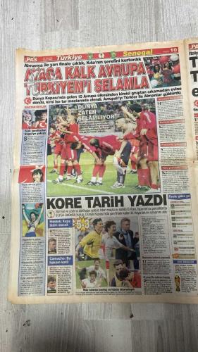 PAS SPOR GAZETESİ - 23 HAZİRAN 2002 - VALLAHİ SÖNMEZ - BU ŞAFAKLARDA YÜZEN ALSANCAK - SPOR HERGÜN BU GAZETEDE - İŞİNİZİ DEĞİL MAKİNALARINIZI DEĞİŞTİRİN - MİLLİ TAKIM'IN DEV POSTERİ SAYFA 9'DA - BUGÜN ÇOK BÜYÜK BİR GÜN - HAKAN ŞÜKÜR - İLHAN MANSIZ - KİM JOUNG - İLHAN - METSU - FATİH TERİM - GALLİANİ - ANGELOTTI - RUI COSTA - NUNO GOMES - REŞİT - KALPAR - KENNEDY - ÇAĞDAŞ ERGİN - KARAMAN - CAPONE - VEDAT - AYHAN - KEREM - SUAT - SERKAN - BÜLENT AKIN - DURO - MONDRAGON - BATİSTA - SARR - GABRİEL - AHMET CEYHAN - DA SİLVA - AYBABA - BİRAND - ALİ OSMAN RENKLİBAY - ERCAN - TAYFUN - SAMET AYBABA - MEHMET YILMAZ - AURELIO - ÖZGENER - ZORLU - MAHMUT ÖZGENER - DOĞAN - GÜNEŞ - ORTEGA - ALMEYDA - SERCAN - GARGALO - WASHİGOL - ENGİN - RONALDO - SERGEN - NOUMA - ASPER - CORDOBA - TERİM - AHMET NECDET SEZER - MONTOYA - R.SCHUMACHER - MİCHAEL SCHUMACHER - RALF SCHUMACHER - BARRİCHELLO - COULTHARD - SATO - MASSA - LA ROSE - J.WİLLİAMS - JAQUSE - HİDDİNK - CAMACHO - GHANDOUR - TOMSANGE - NATAL ROMERO