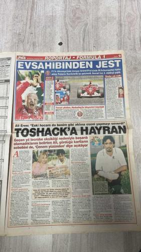 PAS SPOR GAZETESİ - 24 HAZİRAN 2002 - TÜRKİYE YARI FİNALE KALAN MİLLİ TAKIMIMIZ TÜRK DÜNYASINI SEVİNCE BOĞDU BÜYÜK ZAFERİMİZE ÖVGÜLER YAĞIYOR - ARIEL ORTEGA FIRTINASI BİR ANDA KENDİNİ FENERBAHÇE TARAFTARLARININ ARASINDA BULAN ARJANTİNLİ FUTBOLCU ARIEL ORTEGA NEFES ALMAKTA BİLE ZORLANDI - RÜYALAR GERÇEK OLDU - YUNANİSTAN BİZİ AYAKTA ALKIŞLADI BREZİLYA ACI ÇEKER YARI FİNALE YÜKSELİŞİMİZİN DÜNYADAKİ YANKILARI DÜN DE SÜRDÜ BAZI GAZETELER TÜRKÇE BAŞLIK ATTI BAZILARI SAMBACI'YI UYARDI - SAMBACI TİTRİYOR - KARADENİZ'DE AYBABA RÜZGARI BORDO MAVİLİLER LİGDE FIRTINALAR ESTİRMEYE HAZIRLANIYOR - ADANA İÇİN ELELE 1954 ADANA TARAFTARLAR DERNEĞİ'NİN DÜZENLEDİĞİ ŞAMPİYONLUK BALOSU'NDA DOSTLUK HAVASI ESTİ ADANA VE ADANA DEMİR'İN YÖNETİCİLERİ KARDEŞ TAKIM SÖZÜNÜ UYGULAMAYA GEÇİRME KARARI ALDI - KIM M NIELSEN - İLHAN MANSIZ - ARIEL ORTEGA - MARADONA - ROBERTO CARLOS - DEL PIERO - MEHMET AGAR - SAMET AYBABA - ALİ OSMAN RENKLİBAY - JUVANOVSKI - GÖKDENİZ - CIMBOM - GÖKHAN - EKREM AL - BİROL