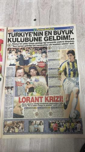 PAS SPOR GAZETESİ - 24 HAZİRAN 2002 - TÜRKİYE YARI FİNALE KALAN MİLLİ TAKIMIMIZ TÜRK DÜNYASINI SEVİNCE BOĞDU BÜYÜK ZAFERİMİZE ÖVGÜLER YAĞIYOR - ARIEL ORTEGA FIRTINASI BİR ANDA KENDİNİ FENERBAHÇE TARAFTARLARININ ARASINDA BULAN ARJANTİNLİ FUTBOLCU ARIEL ORTEGA NEFES ALMAKTA BİLE ZORLANDI - RÜYALAR GERÇEK OLDU - YUNANİSTAN BİZİ AYAKTA ALKIŞLADI BREZİLYA ACI ÇEKER YARI FİNALE YÜKSELİŞİMİZİN DÜNYADAKİ YANKILARI DÜN DE SÜRDÜ BAZI GAZETELER TÜRKÇE BAŞLIK ATTI BAZILARI SAMBACI'YI UYARDI - SAMBACI TİTRİYOR - KARADENİZ'DE AYBABA RÜZGARI BORDO MAVİLİLER LİGDE FIRTINALAR ESTİRMEYE HAZIRLANIYOR - ADANA İÇİN ELELE 1954 ADANA TARAFTARLAR DERNEĞİ'NİN DÜZENLEDİĞİ ŞAMPİYONLUK BALOSU'NDA DOSTLUK HAVASI ESTİ ADANA VE ADANA DEMİR'İN YÖNETİCİLERİ KARDEŞ TAKIM SÖZÜNÜ UYGULAMAYA GEÇİRME KARARI ALDI - KIM M NIELSEN - İLHAN MANSIZ - ARIEL ORTEGA - MARADONA - ROBERTO CARLOS - DEL PIERO - MEHMET AGAR - SAMET AYBABA - ALİ OSMAN RENKLİBAY - JUVANOVSKI - GÖKDENİZ - CIMBOM - GÖKHAN - EKREM AL - BİROL