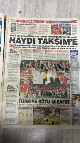PAS SPOR GAZETESİ - 30 HAZİRAN 2002 - DÜNYANIN ÜÇÜNCÜ ŞAMPİYONUYUZ - 76. GAZİ ŞÖLENİ - CİMBOM'UN YENİ GÖZDESİ - OVERMARS BOMBASI - 100. YILDA KUPALAR GELECEK - ELAZIĞ SONUNDA TOPLA BULUŞTU - NOUMA OLAYI ARAPSAÇI - SİVAS NİHAYET HUZURA ERDİ - MARDİNSPOR BÖLÜNMEZ - YİMPAŞ YOZGAT START ALDI - MİLLİ PİYANGO ÇEKİLDİ - COROLLA'NIN DÖNÜŞÜ - JAN NAHUM FİAT'IN KARE ASINA GİRDİ - FENER DEĞİŞİYOR - TERİM'İ ASLA YANILTMAM - CİMBOM SERTLEŞTİ - SAMBACILAR BUGÜN GELİYOR - FERRARİ GELİYOR - HAYDİ TAKSİM'E - TÜRKİYE KÖTÜ MİSAFİR - TÜRKİYE EVSAHİBİ SEVMİYOR - BEKLE BİZİ KUPA - TAM GAZ GELİYORLAR - SCHUMI TEDİRGİN - KOŞAR ADIM WIMBLEDON - HAKAN - İLHAN - MARC OVERMARS - BALİÇ - İLHAN MANSIZ - MUSTAFA KEMAL ATATÜRK - İSMAİL ÜNAL - METSU - COŞKUN - UTKU - BULAK - ALİ EREN - TOLGA - HELENEN - KENESEI - LUCESCU - PASCAL NOUMA - METE DÜREN - SERGEN - AHMET YILDIRIM - MARTINEZ - BREEN - CAPONE - DIOP - MEHMET İPEK - TAMER - TAHİR - TAPANOĞLU - OSMAN SEÇİLMİŞ - MEHMET - ÜMİT ÖZEROL - MEVLÜT VİRİT - ÜNSAL KİRAZ