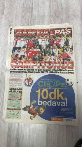 PAS SPOR GAZETESİ - 30 HAZİRAN 2002 - DÜNYANIN ÜÇÜNCÜ ŞAMPİYONUYUZ - 76. GAZİ ŞÖLENİ - CİMBOM'UN YENİ GÖZDESİ - OVERMARS BOMBASI - 100. YILDA KUPALAR GELECEK - ELAZIĞ SONUNDA TOPLA BULUŞTU - NOUMA OLAYI ARAPSAÇI - SİVAS NİHAYET HUZURA ERDİ - MARDİNSPOR BÖLÜNMEZ - YİMPAŞ YOZGAT START ALDI - MİLLİ PİYANGO ÇEKİLDİ - COROLLA'NIN DÖNÜŞÜ - JAN NAHUM FİAT'IN KARE ASINA GİRDİ - FENER DEĞİŞİYOR - TERİM'İ ASLA YANILTMAM - CİMBOM SERTLEŞTİ - SAMBACILAR BUGÜN GELİYOR - FERRARİ GELİYOR - HAYDİ TAKSİM'E - TÜRKİYE KÖTÜ MİSAFİR - TÜRKİYE EVSAHİBİ SEVMİYOR - BEKLE BİZİ KUPA - TAM GAZ GELİYORLAR - SCHUMI TEDİRGİN - KOŞAR ADIM WIMBLEDON - HAKAN - İLHAN - MARC OVERMARS - BALİÇ - İLHAN MANSIZ - MUSTAFA KEMAL ATATÜRK - İSMAİL ÜNAL - METSU - COŞKUN - UTKU - BULAK - ALİ EREN - TOLGA - HELENEN - KENESEI - LUCESCU - PASCAL NOUMA - METE DÜREN - SERGEN - AHMET YILDIRIM - MARTINEZ - BREEN - CAPONE - DIOP - MEHMET İPEK - TAMER - TAHİR - TAPANOĞLU - OSMAN SEÇİLMİŞ - MEHMET - ÜMİT ÖZEROL - MEVLÜT VİRİT - ÜNSAL KİRAZ