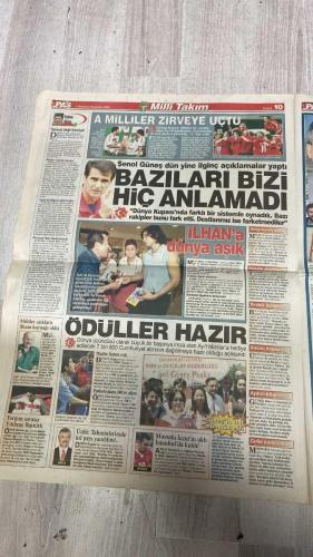 PAS SPOR GAZETESİ - 04 TEMMUZ 2002 - ANDERSSON'A GELEN TÜM TOPLAR GOL - MAESTRO ORTEGA - FATİH TERİM'İN BİTMEYEN RÜYASI ROMARIO - CANAYDIN'DAN 1 SÖZ 1 İMZA - KARDEŞ ÇOK İYİ FUTBOLCU - REKOR KIRAR - ÜÇÜNCÜ DEĞİL İKİNCİYİZ - CLASSMANDA 10 SIRA BİDEN YÜKSELİP 12. SIRAYA UÇTU - MİLLİLER AŞIKLARA İLHAM KAYNAĞI OLDU - YORGUN SAVAŞÇI YILDIRAŞ BAŞTÜRK - BAZILARI BİZİ HİÇ ANLAMADI - CUMHURİYET ALTINININ DAĞITILMAYA HAZIR OLDUĞU AÇIKLANDI - ŞENOL GÜNEŞ PARK TÖRENLE AÇILDI - KAFAMI İYİ KULLANIRIM - TRABZON'DA KRİZ - DELİKANLI KAPLAN - İŞTE O JAPONLAR - TRANSFERDE HOROZ ÖTTÜ - SAMSUNSPOR'UN MAKEDON ATAĞI - A.GÜCÜ HAMİ'Yİ KAPTI - TRANSFERİN KRALI DENİZLİ - 4 FORVET ALACAĞIZ - METSU GELMEZSE HAGI GELECEK - WASHINGTON - ANDERSSON - AZİZ YILDIRIM - JARDEL - HAKKI YALÇIN - ORTEGA - FATİH TERİM - ROMARIO - OSAN CANAYDIN - ERGÜN - HASAN ŞAŞ - BATISTA - FELIPE - AYHAN AKBİN - ENVER - ENVERİ - YILDIRAY BAŞTÜRK - İLHAN MANSIZ - ŞENOL GÜNEŞ - KEMAL MUTLU - ÜNAL KARAMAN - MEHMET KULAKSIZ - FİKRET ÜNLÜ