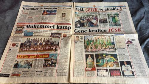 FANATİK BASKET HAFTALIK BASKETBOL GAZETESİ TURKISH NEWSPAPER - DOĞUM GÜNÜ HEDİYESİ  - TAM TAKIM EKSİKSİZ GAZETE -3-9 TEMMUZ - 2001  - SAYI: 240 -PISTON MEHMET - KAFASI KARIŞIK - KARDEŞLER ZİRVESİ - ERKAN ATAÇ BU KEZ KARARLI - GÜCÜME GİDİYOR - TÜRKİYE'YE DÖNMEM - HARUN & HALUK ÜLKER'DE KALDI - BAŞARACAĞIZ - TAKIM OLURSAK BAŞARIRIZ - MEHMET KÖTÜ ÇOCUK OLABİLİR Mİ - ÇILGIN PROGRAM - HAKEMLER DE KONUŞTU ADAM GİBİ ADAM - PİSTOLLAR BODRUM'DA - RADJA BOMBALADI - BİR FİNALİN ANATOMİSİ - BÜYÜK BALIK TUTTU - PHIL JACKSON'IN SİHİRLİ DEĞNEĞİ - RIDER YİNE YAPACAĞINI YAPTI - O'NEAL SÖZÜNDE DURDU - İYİ Kİ VARSIN FISHER - TARİH PEŞİNDE KOŞMAK - HÜSEYİN BEŞOK - ORHUN ENE - ÖMER ONAN - MEHMET OKUR - ASIM PARS - İBRAHİM KUTLUAY - MİRSAD TÜRKCAN - KEMAL TUNÇERI - KEREM TUNÇERİ - ERKAN ATAÇ - İSMET BADEM - HARUN - HALUK - AYDIN ÖRS - DOĞAN HAKYEMEZ - BARBAROS AKKAŞ - SEMİH EROĞLU - BURHAN USLU - CEM GÜNCE - M. GÜVENDİ - TURGAY BİÇER - HASAN - OĞUZ - KOMİSAR - BURAK İNAN - CERAN - MEHMET T. YILMAZ