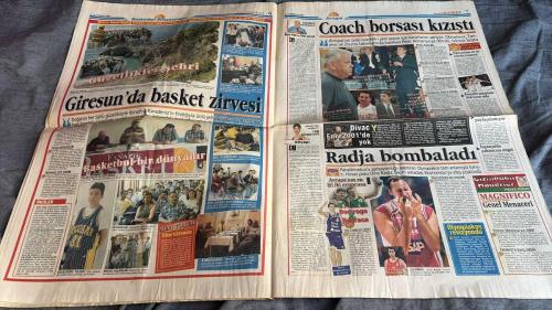 FANATİK BASKET HAFTALIK BASKETBOL GAZETESİ TURKISH NEWSPAPER - DOĞUM GÜNÜ HEDİYESİ  - TAM TAKIM EKSİKSİZ GAZETE -3-9 TEMMUZ - 2001  - SAYI: 240 -PISTON MEHMET - KAFASI KARIŞIK - KARDEŞLER ZİRVESİ - ERKAN ATAÇ BU KEZ KARARLI - GÜCÜME GİDİYOR - TÜRKİYE'YE DÖNMEM - HARUN & HALUK ÜLKER'DE KALDI - BAŞARACAĞIZ - TAKIM OLURSAK BAŞARIRIZ - MEHMET KÖTÜ ÇOCUK OLABİLİR Mİ - ÇILGIN PROGRAM - HAKEMLER DE KONUŞTU ADAM GİBİ ADAM - PİSTOLLAR BODRUM'DA - RADJA BOMBALADI - BİR FİNALİN ANATOMİSİ - BÜYÜK BALIK TUTTU - PHIL JACKSON'IN SİHİRLİ DEĞNEĞİ - RIDER YİNE YAPACAĞINI YAPTI - O'NEAL SÖZÜNDE DURDU - İYİ Kİ VARSIN FISHER - TARİH PEŞİNDE KOŞMAK - HÜSEYİN BEŞOK - ORHUN ENE - ÖMER ONAN - MEHMET OKUR - ASIM PARS - İBRAHİM KUTLUAY - MİRSAD TÜRKCAN - KEMAL TUNÇERI - KEREM TUNÇERİ - ERKAN ATAÇ - İSMET BADEM - HARUN - HALUK - AYDIN ÖRS - DOĞAN HAKYEMEZ - BARBAROS AKKAŞ - SEMİH EROĞLU - BURHAN USLU - CEM GÜNCE - M. GÜVENDİ - TURGAY BİÇER - HASAN - OĞUZ - KOMİSAR - BURAK İNAN - CERAN - MEHMET T. YILMAZ