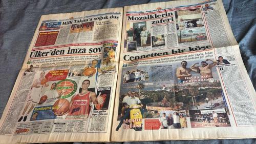 FANATİK BASKET HAFTALIK BASKETBOL GAZETESİ TURKISH NEWSPAPER - DOĞUM GÜNÜ HEDİYESİ  - TAM TAKIM EKSİKSİZ GAZETE -17-23 TEMMUZ - 2001  - SAYI: 242 -EURO LEAGUE 2001-02 SEZONU KURASINDA TEMSİLCİLERİMİZ ZORLU GRUPLARA DÜŞTÜ - AVRUPA DEVLERİ DİZ ÇÖKECEK - MİLLİLER RAMBO GİBİ - ARTIK O DA BÜTÜN TÜRKİYE İÇİN OYNAYACAK - GÜLŞAH'A YUNAN VİZESİ - GÜÇ BİZDE ARTIK - MİLLİ TAKIM PATLAMAYA HAZIR - CENNET GİBİ İSKENDERUN - BU YOLUN SONUNDA ŞAMPİYONLUK VAR - ADANA'NIN YÜKSELEN DEĞERİ - ESAT POLAT BOMBALADI - KARDELEN - CARLİ'NİN MİLLİ TAKIM'A SOĞUK DUŞU - HAFTANIN SATIRBAŞLARI - AYNI SORUYA FARKLI CEVAPLAR - MOZAİKLERİN ZAFERİ - ÜÇ BÜYÜKLER - ÜLKER'DEN İMZA ŞOV - GÜLŞAH YUNANİSTAN'A İKİNCİ ELÇİ - PAU GASOL - GÜLŞAH - AYDIN ÖRS - İBO - DODO - İBRAHİM KUTLUAY - GÖKŞIN KOÇAK - ESAT POLAT - ŞERAFETTİN SARIOĞLU - METE - METE ASLAN - ASIM - MUSTAFA ABİ - STELMAHERS - MURATCAN - OSİRİS - CEM ÇAĞALDAN - MURAT AKBAŞ - SALİH ERKAN - ÜMİT AVCI - METE AKTAŞ - TÜRKAY YENER - ALİ SÜRMELI - FERAY SÜRMELİ -