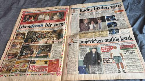 FANATİK BASKET HAFTALIK BASKETBOL GAZETESİ TURKISH NEWSPAPER - DOĞUM GÜNÜ HEDİYESİ  - TAM TAKIM EKSİKSİZ GAZETE -17-23 TEMMUZ - 2001  - SAYI: 242 -EURO LEAGUE 2001-02 SEZONU KURASINDA TEMSİLCİLERİMİZ ZORLU GRUPLARA DÜŞTÜ - AVRUPA DEVLERİ DİZ ÇÖKECEK - MİLLİLER RAMBO GİBİ - ARTIK O DA BÜTÜN TÜRKİYE İÇİN OYNAYACAK - GÜLŞAH'A YUNAN VİZESİ - GÜÇ BİZDE ARTIK - MİLLİ TAKIM PATLAMAYA HAZIR - CENNET GİBİ İSKENDERUN - BU YOLUN SONUNDA ŞAMPİYONLUK VAR - ADANA'NIN YÜKSELEN DEĞERİ - ESAT POLAT BOMBALADI - KARDELEN - CARLİ'NİN MİLLİ TAKIM'A SOĞUK DUŞU - HAFTANIN SATIRBAŞLARI - AYNI SORUYA FARKLI CEVAPLAR - MOZAİKLERİN ZAFERİ - ÜÇ BÜYÜKLER - ÜLKER'DEN İMZA ŞOV - GÜLŞAH YUNANİSTAN'A İKİNCİ ELÇİ - PAU GASOL - GÜLŞAH - AYDIN ÖRS - İBO - DODO - İBRAHİM KUTLUAY - GÖKŞIN KOÇAK - ESAT POLAT - ŞERAFETTİN SARIOĞLU - METE - METE ASLAN - ASIM - MUSTAFA ABİ - STELMAHERS - MURATCAN - OSİRİS - CEM ÇAĞALDAN - MURAT AKBAŞ - SALİH ERKAN - ÜMİT AVCI - METE AKTAŞ - TÜRKAY YENER - ALİ SÜRMELI - FERAY SÜRMELİ -