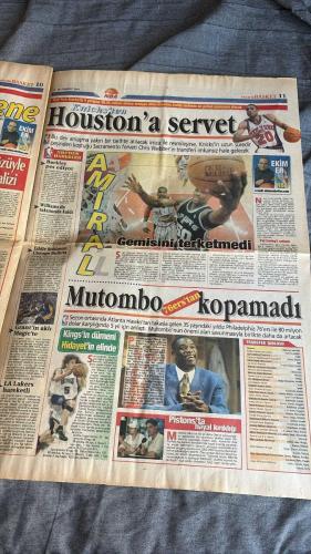 FANATİK BASKET HAFTALIK BASKETBOL GAZETESİ TURKISH NEWSPAPER - DOĞUM GÜNÜ HEDİYESİ  - TAM TAKIM EKSİKSİZ GAZETE -17-23 TEMMUZ - 2001  - SAYI: 242 -EURO LEAGUE 2001-02 SEZONU KURASINDA TEMSİLCİLERİMİZ ZORLU GRUPLARA DÜŞTÜ - AVRUPA DEVLERİ DİZ ÇÖKECEK - MİLLİLER RAMBO GİBİ - ARTIK O DA BÜTÜN TÜRKİYE İÇİN OYNAYACAK - GÜLŞAH'A YUNAN VİZESİ - GÜÇ BİZDE ARTIK - MİLLİ TAKIM PATLAMAYA HAZIR - CENNET GİBİ İSKENDERUN - BU YOLUN SONUNDA ŞAMPİYONLUK VAR - ADANA'NIN YÜKSELEN DEĞERİ - ESAT POLAT BOMBALADI - KARDELEN - CARLİ'NİN MİLLİ TAKIM'A SOĞUK DUŞU - HAFTANIN SATIRBAŞLARI - AYNI SORUYA FARKLI CEVAPLAR - MOZAİKLERİN ZAFERİ - ÜÇ BÜYÜKLER - ÜLKER'DEN İMZA ŞOV - GÜLŞAH YUNANİSTAN'A İKİNCİ ELÇİ - PAU GASOL - GÜLŞAH - AYDIN ÖRS - İBO - DODO - İBRAHİM KUTLUAY - GÖKŞIN KOÇAK - ESAT POLAT - ŞERAFETTİN SARIOĞLU - METE - METE ASLAN - ASIM - MUSTAFA ABİ - STELMAHERS - MURATCAN - OSİRİS - CEM ÇAĞALDAN - MURAT AKBAŞ - SALİH ERKAN - ÜMİT AVCI - METE AKTAŞ - TÜRKAY YENER - ALİ SÜRMELI - FERAY SÜRMELİ -
