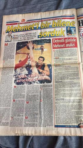 FANATİK BASKET HAFTALIK BASKETBOL GAZETESİ TURKISH NEWSPAPER - DOĞUM GÜNÜ HEDİYESİ  - TAM TAKIM EKSİKSİZ GAZETE -17-23 TEMMUZ - 2001  - SAYI: 242 -EURO LEAGUE 2001-02 SEZONU KURASINDA TEMSİLCİLERİMİZ ZORLU GRUPLARA DÜŞTÜ - AVRUPA DEVLERİ DİZ ÇÖKECEK - MİLLİLER RAMBO GİBİ - ARTIK O DA BÜTÜN TÜRKİYE İÇİN OYNAYACAK - GÜLŞAH'A YUNAN VİZESİ - GÜÇ BİZDE ARTIK - MİLLİ TAKIM PATLAMAYA HAZIR - CENNET GİBİ İSKENDERUN - BU YOLUN SONUNDA ŞAMPİYONLUK VAR - ADANA'NIN YÜKSELEN DEĞERİ - ESAT POLAT BOMBALADI - KARDELEN - CARLİ'NİN MİLLİ TAKIM'A SOĞUK DUŞU - HAFTANIN SATIRBAŞLARI - AYNI SORUYA FARKLI CEVAPLAR - MOZAİKLERİN ZAFERİ - ÜÇ BÜYÜKLER - ÜLKER'DEN İMZA ŞOV - GÜLŞAH YUNANİSTAN'A İKİNCİ ELÇİ - PAU GASOL - GÜLŞAH - AYDIN ÖRS - İBO - DODO - İBRAHİM KUTLUAY - GÖKŞIN KOÇAK - ESAT POLAT - ŞERAFETTİN SARIOĞLU - METE - METE ASLAN - ASIM - MUSTAFA ABİ - STELMAHERS - MURATCAN - OSİRİS - CEM ÇAĞALDAN - MURAT AKBAŞ - SALİH ERKAN - ÜMİT AVCI - METE AKTAŞ - TÜRKAY YENER - ALİ SÜRMELI - FERAY SÜRMELİ -