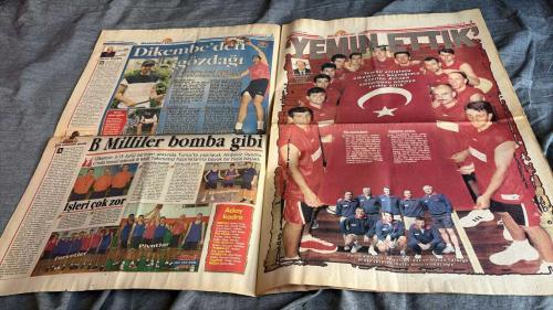 FANATİK BASKET HAFTALIK BASKETBOL GAZETESİ TURKISH NEWSPAPER - DOĞUM GÜNÜ HEDİYESİ  - TAM TAKIM EKSİKSİZ GAZETE 14-20 AĞUSTOS  - 2001  - SAYI: 246 - DİKEMBE'DEN GÖZDAĞI - YEMİN ETTİK - B MİLLİLER BOMBA GİBİ - BİR YILDIZ DAHA KAYDI - DAÇKA'DA YAZ ŞENLİĞİ - EFES'İN İKİNCİ BOMBASI - NBA'E GİDECEK VAR - DERS ÇIKARMALIYIZ - TRANSFERDE ACELE OLMAZ - ERDAL BİBO KANARYA'DA - EKSİKLERİMİZİ GİDERİYORUZ - YEPYENİ BİR TAKIM - EKREM MEMNUN EFES PİLSEN'DE - ABD'Lİ COACHLARIN GÖZDESİ - SONA ERERKEN - HAYATININ KARARINI VERECEK - ŞU TABUYU YIKIN - UÇAN ADAM HASAN YÜKSELİŞTE - YAKINDA BANA ASİST YAPACAK - KAMPANYAMIZ BÜYÜK İLGİ GÖRDÜ - BASKETBOL YILDIZLARIMIZI NASIL ANMAK İSTERSİNİZ - SİZİN DE KATKINIZ OLSUN - HAFİF YARA ALDIK - İTALYA'DAN UYARI ALDIK - YARINLAR BİZİMDİR - DİKEMBE  - UMUT GÖRÜR  - VOLKAN  - FAHRI  - ŞÜKRÜ  - ARSLAN  - VEYSEL  - ALPER  - ERDEN  - HÜSEYİN  - NEDİM  - ERDAL BİBO  - MURATCAN GÜLER  - KEREM GÖNLÜM  - ÖMER UĞURATA  - EMRAH BİBEN  - MARCUS BROWN  - SAULIUS STOMBERGAS  -