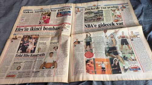 FANATİK BASKET HAFTALIK BASKETBOL GAZETESİ TURKISH NEWSPAPER - DOĞUM GÜNÜ HEDİYESİ  - TAM TAKIM EKSİKSİZ GAZETE 14-20 AĞUSTOS  - 2001  - SAYI: 246 - DİKEMBE'DEN GÖZDAĞI - YEMİN ETTİK - B MİLLİLER BOMBA GİBİ - BİR YILDIZ DAHA KAYDI - DAÇKA'DA YAZ ŞENLİĞİ - EFES'İN İKİNCİ BOMBASI - NBA'E GİDECEK VAR - DERS ÇIKARMALIYIZ - TRANSFERDE ACELE OLMAZ - ERDAL BİBO KANARYA'DA - EKSİKLERİMİZİ GİDERİYORUZ - YEPYENİ BİR TAKIM - EKREM MEMNUN EFES PİLSEN'DE - ABD'Lİ COACHLARIN GÖZDESİ - SONA ERERKEN - HAYATININ KARARINI VERECEK - ŞU TABUYU YIKIN - UÇAN ADAM HASAN YÜKSELİŞTE - YAKINDA BANA ASİST YAPACAK - KAMPANYAMIZ BÜYÜK İLGİ GÖRDÜ - BASKETBOL YILDIZLARIMIZI NASIL ANMAK İSTERSİNİZ - SİZİN DE KATKINIZ OLSUN - HAFİF YARA ALDIK - İTALYA'DAN UYARI ALDIK - YARINLAR BİZİMDİR - DİKEMBE  - UMUT GÖRÜR  - VOLKAN  - FAHRI  - ŞÜKRÜ  - ARSLAN  - VEYSEL  - ALPER  - ERDEN  - HÜSEYİN  - NEDİM  - ERDAL BİBO  - MURATCAN GÜLER  - KEREM GÖNLÜM  - ÖMER UĞURATA  - EMRAH BİBEN  - MARCUS BROWN  - SAULIUS STOMBERGAS  -