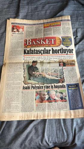 FANATİK BASKET HAFTALIK BASKETBOL GAZETESİ TURKISH NEWSPAPER - DOĞUM GÜNÜ HEDİYESİ  - TAM TAKIM EKSİKSİZ GAZETE 14-20 AĞUSTOS  - 2001  - SAYI: 246 - DİKEMBE'DEN GÖZDAĞI - YEMİN ETTİK - B MİLLİLER BOMBA GİBİ - BİR YILDIZ DAHA KAYDI - DAÇKA'DA YAZ ŞENLİĞİ - EFES'İN İKİNCİ BOMBASI - NBA'E GİDECEK VAR - DERS ÇIKARMALIYIZ - TRANSFERDE ACELE OLMAZ - ERDAL BİBO KANARYA'DA - EKSİKLERİMİZİ GİDERİYORUZ - YEPYENİ BİR TAKIM - EKREM MEMNUN EFES PİLSEN'DE - ABD'Lİ COACHLARIN GÖZDESİ - SONA ERERKEN - HAYATININ KARARINI VERECEK - ŞU TABUYU YIKIN - UÇAN ADAM HASAN YÜKSELİŞTE - YAKINDA BANA ASİST YAPACAK - KAMPANYAMIZ BÜYÜK İLGİ GÖRDÜ - BASKETBOL YILDIZLARIMIZI NASIL ANMAK İSTERSİNİZ - SİZİN DE KATKINIZ OLSUN - HAFİF YARA ALDIK - İTALYA'DAN UYARI ALDIK - YARINLAR BİZİMDİR - DİKEMBE  - UMUT GÖRÜR  - VOLKAN  - FAHRI  - ŞÜKRÜ  - ARSLAN  - VEYSEL  - ALPER  - ERDEN  - HÜSEYİN  - NEDİM  - ERDAL BİBO  - MURATCAN GÜLER  - KEREM GÖNLÜM  - ÖMER UĞURATA  - EMRAH BİBEN  - MARCUS BROWN  - SAULIUS STOMBERGAS  -