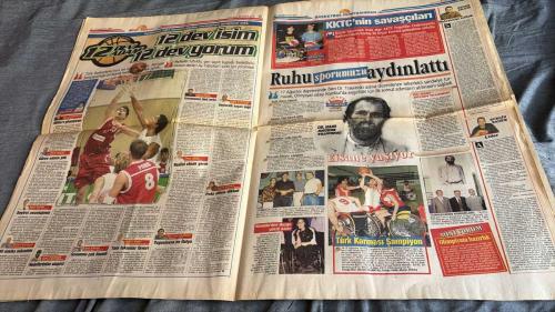 FANATİK BASKET HAFTALIK BASKETBOL GAZETESİ TURKISH NEWSPAPER - DOĞUM GÜNÜ HEDİYESİ  - TAM TAKIM EKSİKSİZ GAZETE 21-27 AĞUSTOS  - 2001  - SAYI: 247 - KÜÇÜK PRENS EMRE DARÜŞŞAFAKA'DA YILDIZI PARLAYAN EMRE OLYMPIAKOS'TA - GÖZBEBEĞİMİZ - 12 DEV İSİM 12 DEV YORUM - SANA GÜVENİMİZ SONSUZ - 12 DEV ADAM SEVGİSİ - KALBİMİZDESİN DR. TRAWINSKI - TÜRKİYE O'NU UNUTMADI - ÖMER VE SAMİ - GÖREV ADAMI YOK - SEYİRCİ AVANTAJIMIZ - SAVUNMAMIZ ÜMİT VERİCİ - BEŞİNCİLİK BAŞARI DEĞİL - KKTC'NİN SAVAŞÇILARI - RUHU SPORUMUZU AYDINLATTI - VEFA BORCU ÖDENDİ - REALİST OLMAK GEREK - POTA ALTINA DİKKAT - YUGOSLAVYA VE İTALYA - 40 DAKİKA MÜCADELE - TÜM TAKIMLAR FAVORİ - SAVUNMA ÇOK ÖNEMLİ - AKGÜN OTEL ÖRNEK OLDU - EMRE EKİM  - EMRE  - AYDIN ÖRS  - DR. HANS JOSCHIM TRAWINSKI  - ÖMER  - SAMİ  - İSMET BADEM  - HASAN KORTAY  - ORÇUN KAMALA  - HAMİDE  - AHMET DEMİRTAŞ  - GÖKAY AKIN  - MURAT AKBAŞ  - BURÇİN BADEM  - KİRİLENKO  - FETISSOV  - JAGODNIK  - O'BANNON  - ELSON  - GORDAN GIRICEK  - REHA ERUS  - NAUMOSKI  -