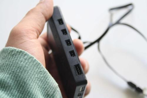 Cooler Master ARGB LED Kontrolcüsü  4 x 3 Pimli Bağlantı Noktalı Cooler Master ARGB LED Kontrol Cihazı - Çoklu Renk Efektleri, Termal Algılama Modu, 4-Pin RGB Cihazı Uyumlu    (ANTİK KOLİ 8