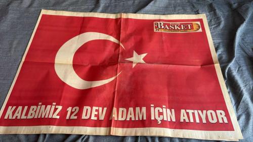FANATİK BASKET HAFTALIK BASKETBOL GAZETESİ TURKISH NEWSPAPER - DOĞUM GÜNÜ HEDİYESİ  - TAM TAKIM EKSİKSİZ GAZETE 28 AĞUSTOS - 3 EYLÜL  - 2001  - SAYI: 248 - EUROBASKET 2001 - ONLAR SİZE GÜVENİYOR - 32. AVRUPA ŞAMPİYONASI BAŞLIOR - SOKAĞA ÇIKTIK VE HALKIMIZIN HER KESİMİYLE GÖRÜŞTÜK - ÇOCUKLARIMIZI SEVİYORUZ - ŞAMPİYONLARA BENZİN BEDAVA - HERR YOL KUPAYA ÇIKAR - ŞÖLEN BAŞLIOR - SAVUNMANIZ ÇOK KUVVETLİ - KALBİMİZ 12 DEV ADAM İÇİN ATIOR - AVRUPA ŞAMPİYONASI KARNEMİZ - MİLLİ TAKIM HAZIR KITA - HAZIRLIK MAÇLARI - FAST BREAK LAZIM - PERTEVNİYAL ARILAR GİBİ - ASIRLIK EĞİTİM YUVASI ATATÜRKÇÜ DÜŞÜNCEYE BAĞLI SPORCULAR YETİŞTİRİYOR - SİZE GÜVENİYORUZ - OLYMPIAKOS EMRE AMADE - MİLLİLER'E GEÇER NOT - ŞOV YAPARAK KAZANDIK - DEVLER İSTANBUL'DA - RECALCATI'NİN İNTİKAMI - AVRUPA BASKETBOL ŞAMPİYONASI 2001 D GRUBU İTALYA YUNANİSTAN RUSYA BOSNA-HERSEK - AHMET DEMİRTAŞ - RECALCATI - EMRE - YALÇIN GRANİT - MEHMET BATURALP - LÜTFİ ARIBOĞAN - ERMAN KUNTER - CEM ATABETOĞLU - SEVGİLİ TEVTA ANUEL -