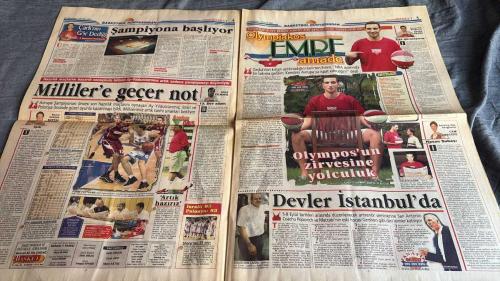 FANATİK BASKET HAFTALIK BASKETBOL GAZETESİ TURKISH NEWSPAPER - DOĞUM GÜNÜ HEDİYESİ  - TAM TAKIM EKSİKSİZ GAZETE 28 AĞUSTOS - 3 EYLÜL  - 2001  - SAYI: 248 - EUROBASKET 2001 - ONLAR SİZE GÜVENİYOR - 32. AVRUPA ŞAMPİYONASI BAŞLIOR - SOKAĞA ÇIKTIK VE HALKIMIZIN HER KESİMİYLE GÖRÜŞTÜK - ÇOCUKLARIMIZI SEVİYORUZ - ŞAMPİYONLARA BENZİN BEDAVA - HERR YOL KUPAYA ÇIKAR - ŞÖLEN BAŞLIOR - SAVUNMANIZ ÇOK KUVVETLİ - KALBİMİZ 12 DEV ADAM İÇİN ATIOR - AVRUPA ŞAMPİYONASI KARNEMİZ - MİLLİ TAKIM HAZIR KITA - HAZIRLIK MAÇLARI - FAST BREAK LAZIM - PERTEVNİYAL ARILAR GİBİ - ASIRLIK EĞİTİM YUVASI ATATÜRKÇÜ DÜŞÜNCEYE BAĞLI SPORCULAR YETİŞTİRİYOR - SİZE GÜVENİYORUZ - OLYMPIAKOS EMRE AMADE - MİLLİLER'E GEÇER NOT - ŞOV YAPARAK KAZANDIK - DEVLER İSTANBUL'DA - RECALCATI'NİN İNTİKAMI - AVRUPA BASKETBOL ŞAMPİYONASI 2001 D GRUBU İTALYA YUNANİSTAN RUSYA BOSNA-HERSEK - AHMET DEMİRTAŞ - RECALCATI - EMRE - YALÇIN GRANİT - MEHMET BATURALP - LÜTFİ ARIBOĞAN - ERMAN KUNTER - CEM ATABETOĞLU - SEVGİLİ TEVTA ANUEL -