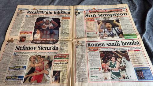 FANATİK BASKET HAFTALIK BASKETBOL GAZETESİ TURKISH NEWSPAPER - DOĞUM GÜNÜ HEDİYESİ  - TAM TAKIM EKSİKSİZ GAZETE 28 AĞUSTOS - 3 EYLÜL  - 2001  - SAYI: 248 - EUROBASKET 2001 - ONLAR SİZE GÜVENİYOR - 32. AVRUPA ŞAMPİYONASI BAŞLIOR - SOKAĞA ÇIKTIK VE HALKIMIZIN HER KESİMİYLE GÖRÜŞTÜK - ÇOCUKLARIMIZI SEVİYORUZ - ŞAMPİYONLARA BENZİN BEDAVA - HERR YOL KUPAYA ÇIKAR - ŞÖLEN BAŞLIOR - SAVUNMANIZ ÇOK KUVVETLİ - KALBİMİZ 12 DEV ADAM İÇİN ATIOR - AVRUPA ŞAMPİYONASI KARNEMİZ - MİLLİ TAKIM HAZIR KITA - HAZIRLIK MAÇLARI - FAST BREAK LAZIM - PERTEVNİYAL ARILAR GİBİ - ASIRLIK EĞİTİM YUVASI ATATÜRKÇÜ DÜŞÜNCEYE BAĞLI SPORCULAR YETİŞTİRİYOR - SİZE GÜVENİYORUZ - OLYMPIAKOS EMRE AMADE - MİLLİLER'E GEÇER NOT - ŞOV YAPARAK KAZANDIK - DEVLER İSTANBUL'DA - RECALCATI'NİN İNTİKAMI - AVRUPA BASKETBOL ŞAMPİYONASI 2001 D GRUBU İTALYA YUNANİSTAN RUSYA BOSNA-HERSEK - AHMET DEMİRTAŞ - RECALCATI - EMRE - YALÇIN GRANİT - MEHMET BATURALP - LÜTFİ ARIBOĞAN - ERMAN KUNTER - CEM ATABETOĞLU - SEVGİLİ TEVTA ANUEL -