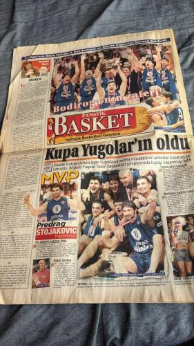 FANATİK BASKET HAFTALIK BASKETBOL GAZETESİ TURKISH NEWSPAPER - DOĞUM GÜNÜ HEDİYESİ  - TAM TAKIM EKSİKSİZ GAZETE 11-17 EYLÜL  - 2001  - SAYI: 250 - 70 MİLYON DEV ADAMA TEŞEKKÜRLER  - ATIŞTIRIN AÇLIĞINIZI YATIŞTIRIN  - BOYNUNUZDA GÜMÜŞ KALBİMİZDE ALTIN  - HEPİNİZE HELAL OLSUN  - GÖNÜLLERİN ŞAMPİYONU  - BASKETBOL ÜLKENİN ZİRVESİNDE  - FIBA'NIN UŞAĞI HAKEMLER  - FIBA SÖYLEDİ ONLAR YAPTI  - COACH MEZARLIĞI MANYAK EDER ADAMI  - ESKİ HEYECAN GELMELİ  - PANIONIOS TRANSFERE DOYMUYOR  - İKİ YENİ İSİM  - MATE SKELIN KRKA TELEKOM'DA  - GIANMARCO POZZECCO DİSİPLİN KURULU'NDA  - RECALCATI İTALYA MİLLİ TAKIMI'NA ADAY  - PETTERSON AVRUPA'NIN EN İYİSİ ÖRS  - COLDEBELLA İLE BİR YIL DAHA  - KEVIN RANKIN BIELLA'DA KALDI  - İNANIRSAK OLUR  - SUTOR BİR OYUNCU  - BASKETBOLU KONUŞUYOR  - SEN GİT FUTBOL YAZ  - 1 NO'LU DEV ADAM BASKETBOL 1 NUMARA  - MURAT AKBAŞ  - CEM AKYÜZ  - GÖKAY ARIN  - SANCHA  - TANJEVIC  - ZRINSDAN  - PETROPOULOS  - KAZLAUSKAS  - TOLGA ESENCİ  - YANNAKIS  - JONES  - MARKOVİÇ  -