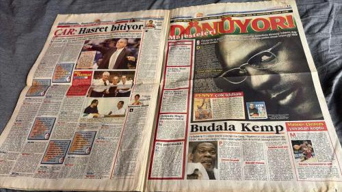 FANATİK BASKET HAFTALIK BASKETBOL GAZETESİ TURKISH NEWSPAPER - DOĞUM GÜNÜ HEDİYESİ  - TAM TAKIM EKSİKSİZ GAZETE 18-24 EYLÜL  - 2001  - SAYI: 251 - KAHRAMANLAR LAILA'DA - FANATİK BASKET - O BİR ŞÖVALYE - EUROBASKET PANORAMA - ZİRVEDEN GÖRÜNÜM - İPEKÇİ ÜZGÜN - EUROBASKET'İN ŞANS MELEKLERİ - DANCE TEAM BEST - ÇARPICI GERÇEK - BU KAPI KİLİTLİ KALMAMALI - BİZCE NE YAPILMALI - YAPMAK KOLAY! İSTEMEK GEREK! - BASKETBOL BÖYLE KURTULUR - FIBA, ULEB'İ TANIMADI - BOŞLUK İÇİNDE YAŞAMAK! - SOYUNMA ODALARI DÜNYA STANDARTINDA - MAJESTELERİ KALBİNİN SESİNİ DİNLEDİ - MÜJDE... DÖNÜYOR - SONUNDA KARARINI VERDİ - HAFTANIN YAZISI - 8 NOLU KAPI - VUR PATLASIN ÇAL OYNAŞIN - MİLLİLER, ATHENA İLE COŞTU, FELEKTEN BİR GECE ÇALDI... - BİZ BİZE KALDIK - MUHTEŞEM GECENİN SABAHINDA, SIRTLARINDA ONLARLA BÜTÜNLEŞMENİN KEYFİNİ YAŞADIK - HİDAYET - HÜSEYİN YAVUZ - MICHAEL JORDAN - YALÇIN UYGUN - MEFANET Y. Y - HASAN CORAL - AYDIN ÖRS - SALİH ERKAN - ÜMİT AVCI - METE AKTAŞ - DİRK NOWITZKI - PAU GASOL - HARUN ERDENAY -