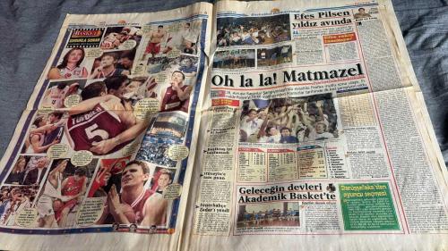 FANATİK BASKET HAFTALIK BASKETBOL GAZETESİ TURKISH NEWSPAPER - DOĞUM GÜNÜ HEDİYESİ  - TAM TAKIM EKSİKSİZ GAZETE 25 EYLÜL - 1 EKİM  - 2001  - SAYI: 252 - ÜLKERSPOR KALDIĞI YERDEN  - FANATİK BASKET  - GELECEĞE BAKIŞ  - KAF-SİN-KAF UMUT DOLU  - ÇOK GENÇ KADRO OLUŞTURULDU  - FIBA'NIN İFLASI  - EUROBASKET FOTOROMANI  - STANKOVİÇ'İN ŞAPKASINI ALIP GİTME ZAMANI GELDİ  - FIBA YALNIZLARI OYNUYOR  - BU SAYFA ÇOK ÇOK ÖZEL  - ÜMİT KARAN'IN GİZLİ AŞKI  - 'BASKETBOLU ÇOK SEVİYORUM'  - HAFTANIN YAZISI  - BURCU'NUN SESİ  - ULEB'E TÜRK DAMGASI  - HEDEF EN AZ YARI FİNAL  - ŞAMPİYON AYNI YOLDA  - LOKOMOTİV ÜÇÜNCÜ  - KAZANAN RUS TEMSİLCİSİ OLDU  - CSKA, TÜRK GÜCÜYLE  - BUZLAR ÜLKELERİNDE ATEŞ TÜRK  - ULEB, FIBA'YI SİLDİ  - MUHTEŞEM EV SAHİPLİĞİ  - BU YAZIYI MUTLAKA OKUYUN  - ŞİMDİ NEREDESİNİZ?  - ŞAMPİYON FRANSA  - FİNALDE GÜLEN ÜLKER  - ULEB'E YOLCULUK - GÜNDÜZ AKTUĞ  - BORISLAV STANKOVIC  - LUBOMIR KOTLEBA  - STANKOVİÇ  - COSTAS RIGAS  - EDUARDO PORTELA  - ÜMİT KARAN  - BURCU UPRAK  - İSMET HADEM  - İ