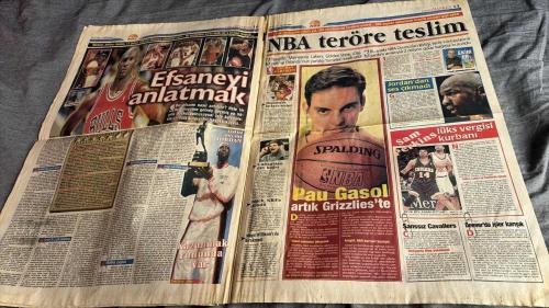 FANATİK BASKET HAFTALIK BASKETBOL GAZETESİ TURKISH NEWSPAPER - DOĞUM GÜNÜ HEDİYESİ  - TAM TAKIM EKSİKSİZ GAZETE 25 EYLÜL - 1 EKİM  - 2001  - SAYI: 252 - ÜLKERSPOR KALDIĞI YERDEN  - FANATİK BASKET  - GELECEĞE BAKIŞ  - KAF-SİN-KAF UMUT DOLU  - ÇOK GENÇ KADRO OLUŞTURULDU  - FIBA'NIN İFLASI  - EUROBASKET FOTOROMANI  - STANKOVİÇ'İN ŞAPKASINI ALIP GİTME ZAMANI GELDİ  - FIBA YALNIZLARI OYNUYOR  - BU SAYFA ÇOK ÇOK ÖZEL  - ÜMİT KARAN'IN GİZLİ AŞKI  - 'BASKETBOLU ÇOK SEVİYORUM'  - HAFTANIN YAZISI  - BURCU'NUN SESİ  - ULEB'E TÜRK DAMGASI  - HEDEF EN AZ YARI FİNAL  - ŞAMPİYON AYNI YOLDA  - LOKOMOTİV ÜÇÜNCÜ  - KAZANAN RUS TEMSİLCİSİ OLDU  - CSKA, TÜRK GÜCÜYLE  - BUZLAR ÜLKELERİNDE ATEŞ TÜRK  - ULEB, FIBA'YI SİLDİ  - MUHTEŞEM EV SAHİPLİĞİ  - BU YAZIYI MUTLAKA OKUYUN  - ŞİMDİ NEREDESİNİZ?  - ŞAMPİYON FRANSA  - FİNALDE GÜLEN ÜLKER  - ULEB'E YOLCULUK - GÜNDÜZ AKTUĞ  - BORISLAV STANKOVIC  - LUBOMIR KOTLEBA  - STANKOVİÇ  - COSTAS RIGAS  - EDUARDO PORTELA  - ÜMİT KARAN  - BURCU UPRAK  - İSMET HADEM  - İ