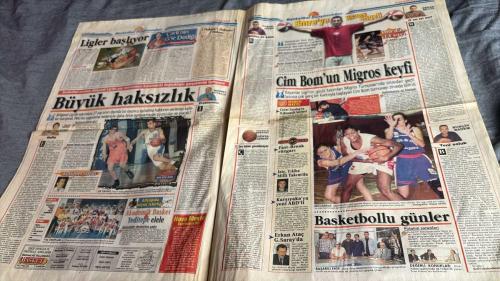 FANATİK BASKET HAFTALIK BASKETBOL GAZETESİ TURKISH NEWSPAPER - DOĞUM GÜNÜ HEDİYESİ  - TAM TAKIM EKSİKSİZ GAZETE 2- 8-EKİM  2001  - SAYI: 253 - DEV RANDEVU - FIRTINA BAŞLADI - FANATİK BASKET - GÜZELLER VE FANATİK BASKET - JORDAN DEVRİ - YAŞAYAN EFSANE MİCHAEL JORDAN - GÖZÜMÜZ AYDIN MİCHAEL JORDAN - EFSANE GERİ DÖNDÜ - HAFTANIN YAZISI - KANAL 41 - TARIH YAZACAĞIZ - LİGE HAZIRIZ - DEV ORTAKLIK - ÜLKER KIPIR KIPIR - BALAYI BİTTİ - BOL ŞANSLAR - GÜZELLERİN SPORU - SÜPER MODEL OF WORLD ADAYLARI BASKETBOL SALONLARINA TRANSFER OLDU - BOMBA GİBİ GELİYORLAR - BÜYÜK FAVORİ ÜLKER - BAŞLADILAR AMA - İKİ DEV - YENİ HEDEFLER YENİ UMUTLAR - GECE GÜNDÜZ ÇALIŞIYORLAR - SÖZ ŞİMDİ OYUNCULARDA - ÜLKERSPOR AŞILANDI - HASTALIKLARA ERKEN ÖNLEM - GÖZ KAMASTIRDILAR - MICHAEL JORDAN  - ISMET BADEM  - EBAY YILMAER  - ENGIN AKSOZ  - EMRE  - MEHMET ALİ YALÇINDAĞ  - SALİH ERKAN  - METE AKTAŞ  - İZİÇ  - YILDIZ  - BURÇİN BADEM  - GERALD  - ERKAN ATAÇ  - GÖKAY AKIN  - OĞUZ DİZER  - İSMET BADEM  - TUNÇ KAYALILAR  -