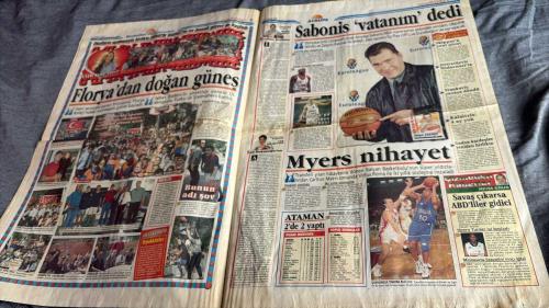 FANATİK BASKET HAFTALIK BASKETBOL GAZETESİ TURKISH NEWSPAPER - DOĞUM GÜNÜ HEDİYESİ  - TAM TAKIM EKSİKSİZ GAZETE 2- 8-EKİM  2001  - SAYI: 253 - DEV RANDEVU - FIRTINA BAŞLADI - FANATİK BASKET - GÜZELLER VE FANATİK BASKET - JORDAN DEVRİ - YAŞAYAN EFSANE MİCHAEL JORDAN - GÖZÜMÜZ AYDIN MİCHAEL JORDAN - EFSANE GERİ DÖNDÜ - HAFTANIN YAZISI - KANAL 41 - TARIH YAZACAĞIZ - LİGE HAZIRIZ - DEV ORTAKLIK - ÜLKER KIPIR KIPIR - BALAYI BİTTİ - BOL ŞANSLAR - GÜZELLERİN SPORU - SÜPER MODEL OF WORLD ADAYLARI BASKETBOL SALONLARINA TRANSFER OLDU - BOMBA GİBİ GELİYORLAR - BÜYÜK FAVORİ ÜLKER - BAŞLADILAR AMA - İKİ DEV - YENİ HEDEFLER YENİ UMUTLAR - GECE GÜNDÜZ ÇALIŞIYORLAR - SÖZ ŞİMDİ OYUNCULARDA - ÜLKERSPOR AŞILANDI - HASTALIKLARA ERKEN ÖNLEM - GÖZ KAMASTIRDILAR - MICHAEL JORDAN  - ISMET BADEM  - EBAY YILMAER  - ENGIN AKSOZ  - EMRE  - MEHMET ALİ YALÇINDAĞ  - SALİH ERKAN  - METE AKTAŞ  - İZİÇ  - YILDIZ  - BURÇİN BADEM  - GERALD  - ERKAN ATAÇ  - GÖKAY AKIN  - OĞUZ DİZER  - İSMET BADEM  - TUNÇ KAYALILAR  -