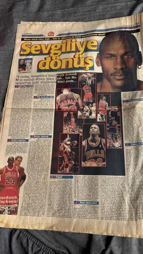 FANATİK BASKET HAFTALIK BASKETBOL GAZETESİ TURKISH NEWSPAPER - DOĞUM GÜNÜ HEDİYESİ  - TAM TAKIM EKSİKSİZ GAZETE 2- 8-EKİM  2001  - SAYI: 253 - DEV RANDEVU - FIRTINA BAŞLADI - FANATİK BASKET - GÜZELLER VE FANATİK BASKET - JORDAN DEVRİ - YAŞAYAN EFSANE MİCHAEL JORDAN - GÖZÜMÜZ AYDIN MİCHAEL JORDAN - EFSANE GERİ DÖNDÜ - HAFTANIN YAZISI - KANAL 41 - TARIH YAZACAĞIZ - LİGE HAZIRIZ - DEV ORTAKLIK - ÜLKER KIPIR KIPIR - BALAYI BİTTİ - BOL ŞANSLAR - GÜZELLERİN SPORU - SÜPER MODEL OF WORLD ADAYLARI BASKETBOL SALONLARINA TRANSFER OLDU - BOMBA GİBİ GELİYORLAR - BÜYÜK FAVORİ ÜLKER - BAŞLADILAR AMA - İKİ DEV - YENİ HEDEFLER YENİ UMUTLAR - GECE GÜNDÜZ ÇALIŞIYORLAR - SÖZ ŞİMDİ OYUNCULARDA - ÜLKERSPOR AŞILANDI - HASTALIKLARA ERKEN ÖNLEM - GÖZ KAMASTIRDILAR - MICHAEL JORDAN  - ISMET BADEM  - EBAY YILMAER  - ENGIN AKSOZ  - EMRE  - MEHMET ALİ YALÇINDAĞ  - SALİH ERKAN  - METE AKTAŞ  - İZİÇ  - YILDIZ  - BURÇİN BADEM  - GERALD  - ERKAN ATAÇ  - GÖKAY AKIN  - OĞUZ DİZER  - İSMET BADEM  - TUNÇ KAYALILAR  -
